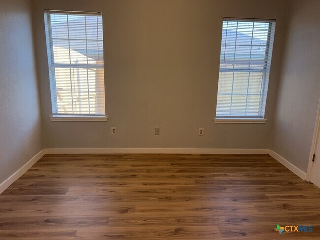 Foto del edificio - 4406 Barrington Trail