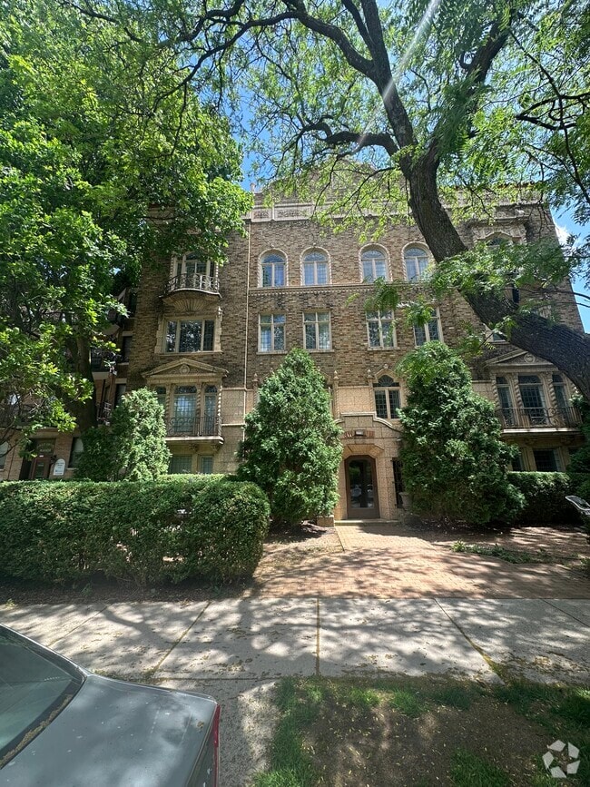 Building Photo - 2550 Lake