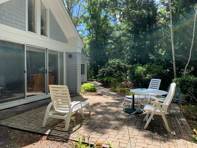 Foto del edificio - 158 Coonamessett Cir