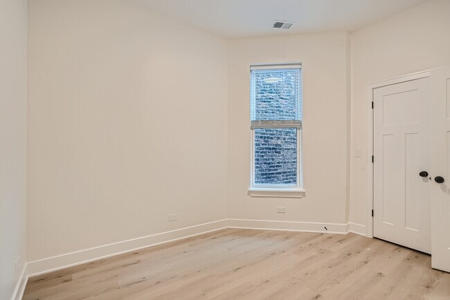 Foto del edificio - 3509 N Sheffield Ave