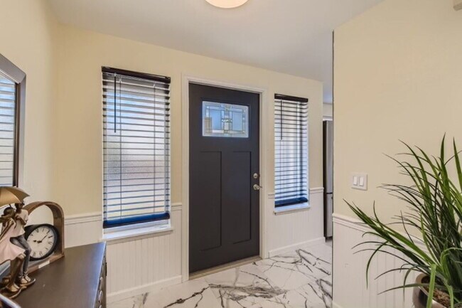 Foto del edificio - Beautiful single-family home. Available soon!!