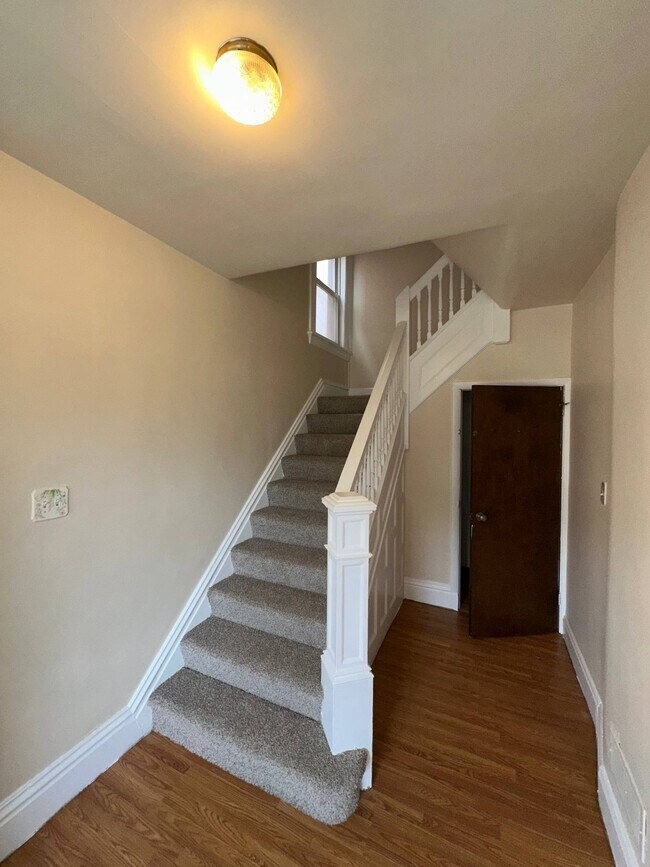 Foto del edificio - 738 Rossmore Ave