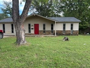 Building Photo - 7902 Mustang Dr