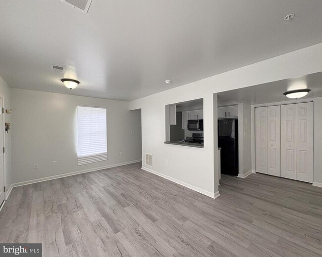 Building Photo - 132 N Altamont Ave