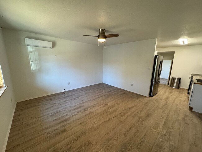 Building Photo - Charming 1/1 Duplex in Melbourne