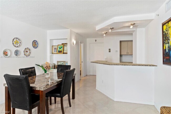 Building Photo - 1 br, 1.5 bath Condo - 6917 Collins Ave Ap...
