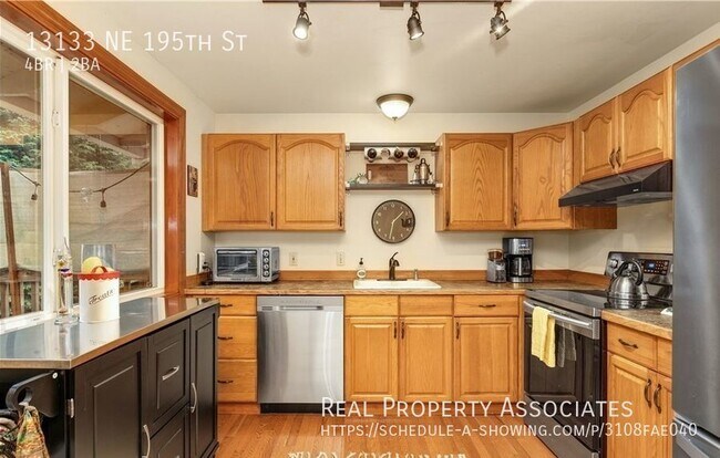 Building Photo - Beautiful 4 bedroom home minutes from down...