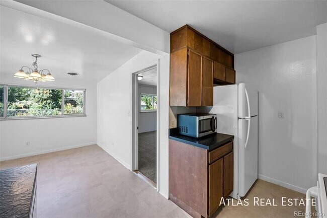 Foto del edificio - 3045 S Fairfax St