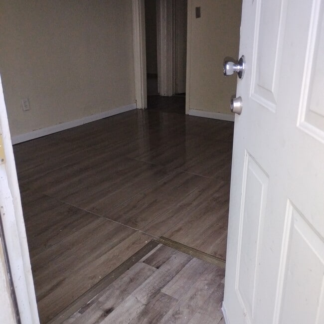 Building Photo - 415 Smith St