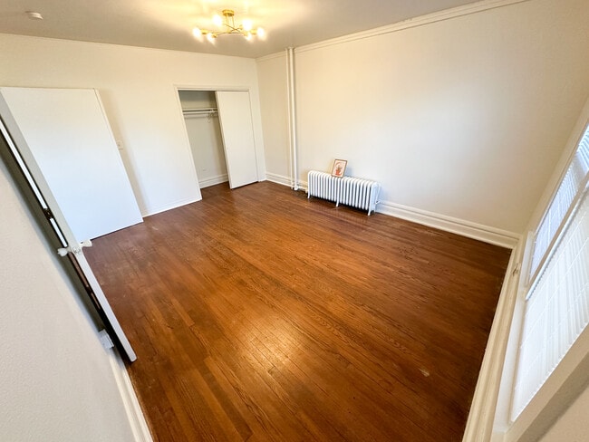 Building Photo - Kingman Blvd Apartments