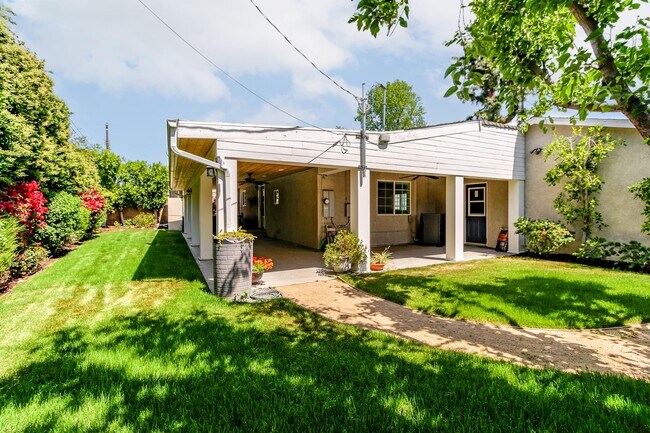 Foto del edificio - 5863 Radford Ave