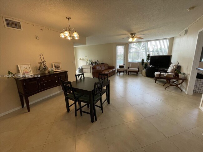 Foto del edificio - 1555 N Treasure Dr