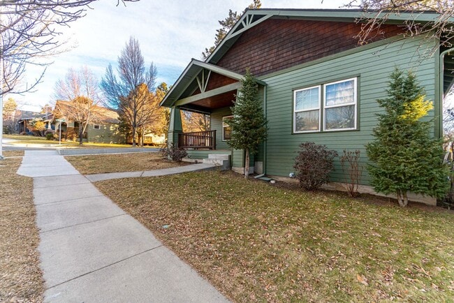 Building Photo - FOR RENT -  FULLY FURNISHED WESTSIDE HOME