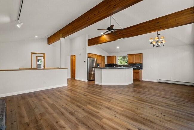 Building Photo - Beautifully Updated Country Club Villa