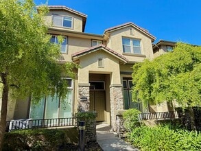 Building Photo - 1217 Avenida Benito