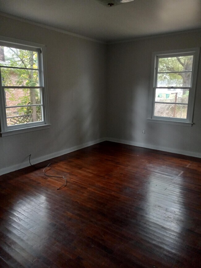 Building Photo - 403 W 35th Ave