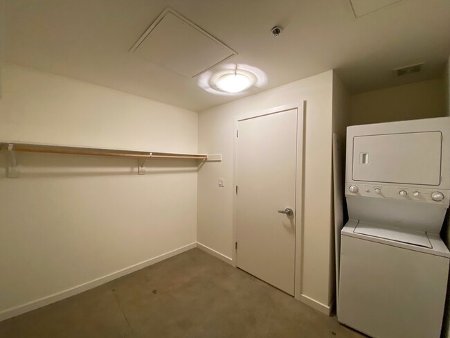 Walk-in Closet w/ Washer & Dryer - The Elliott Building