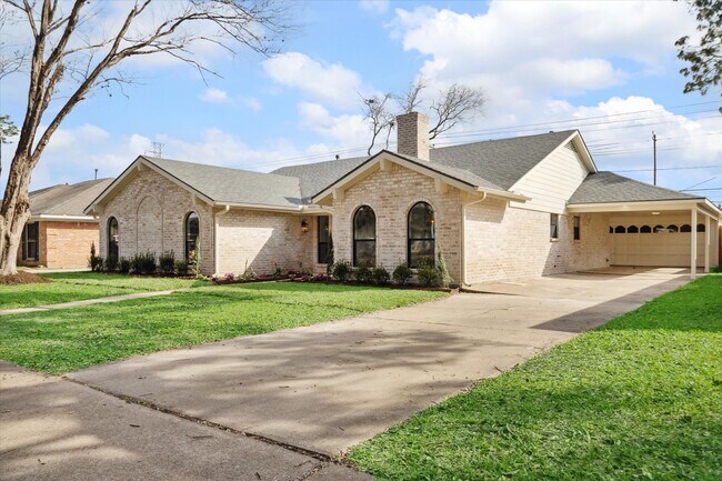 Foto del edificio - 7715 Twin Hills Dr