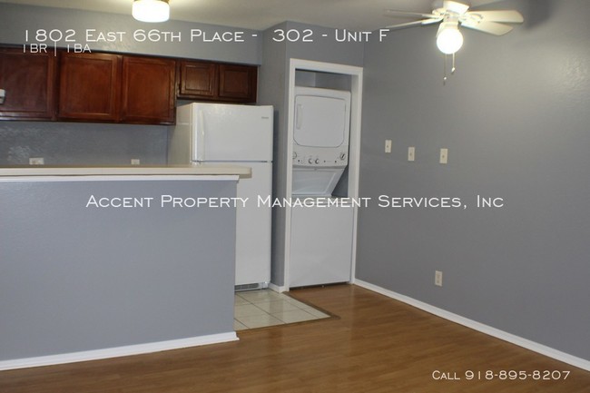 Building Photo - Upstairs apartment at the Willows!!