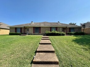 Building Photo - 5806 Wilshire Dr