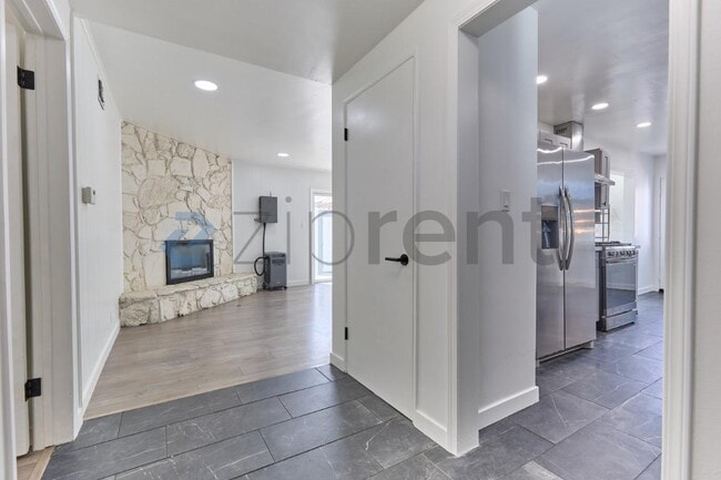 Building Photo - 1410 Central Ave