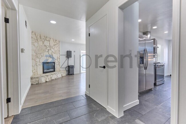 Foto del edificio - 1410 Central Ave