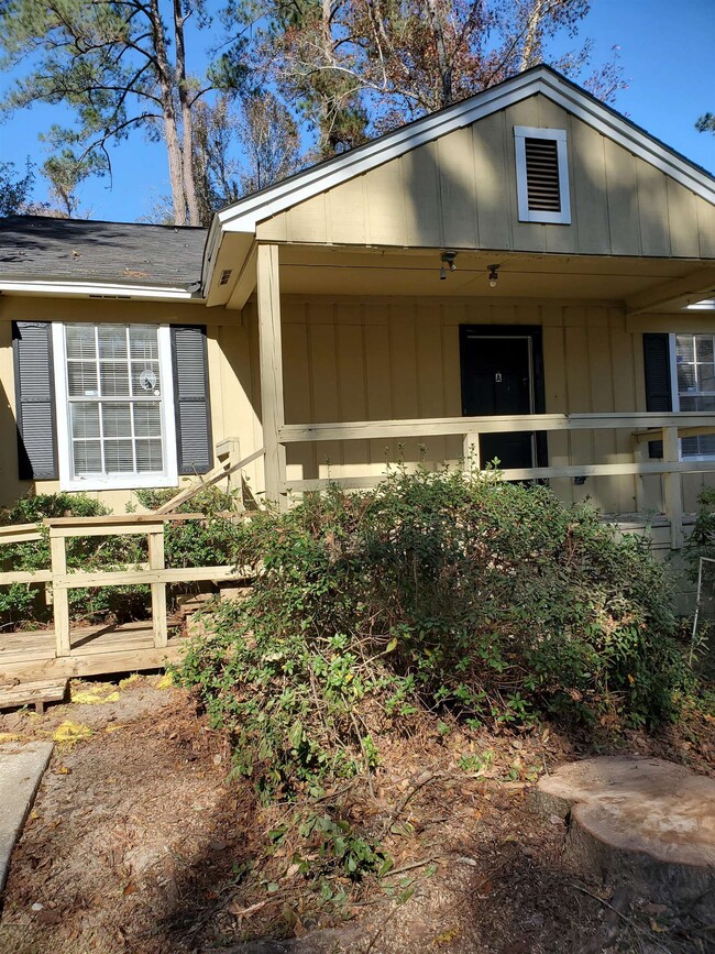 Building Photo - 2600 Hayward Dr