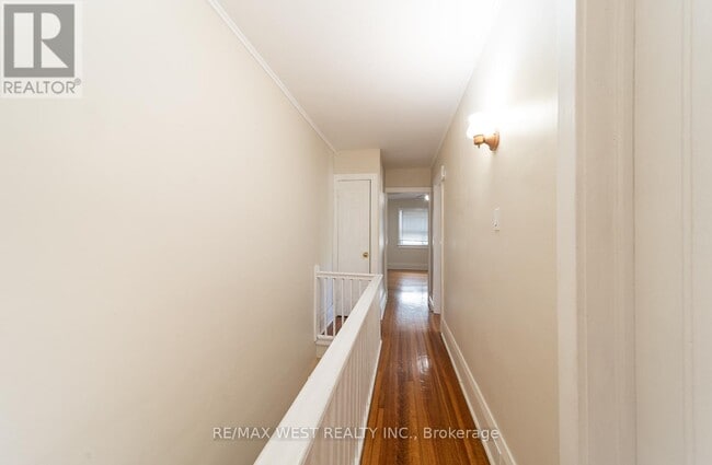 Building Photo - 975 Broadview Ave