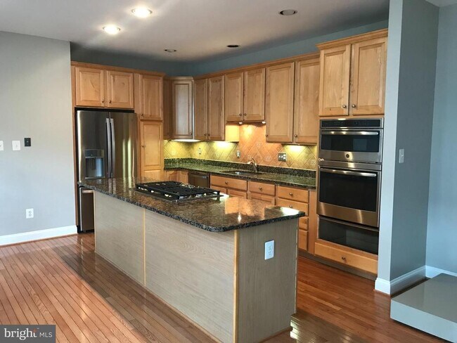 Foto del edificio - 1406 Ingleside Ave