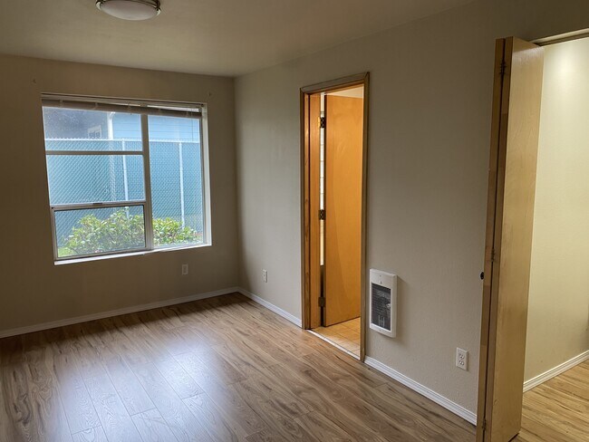 Foto del edificio - 677 Lake Island Ave SE