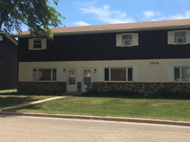 Foto del edificio - 2 br, 1 bath  - 1008 12th St NE , 1 bath