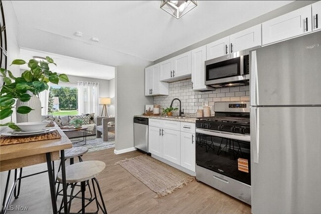 Building Photo - 286 Jaycox Rd