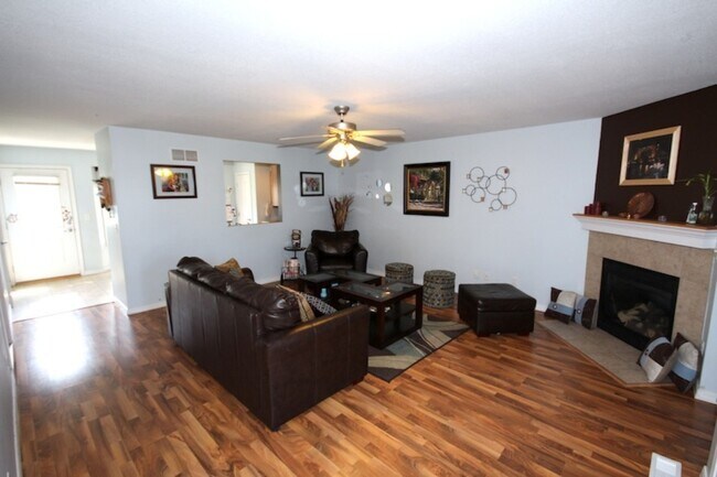 Building Photo - 806 Cobblefield Rd