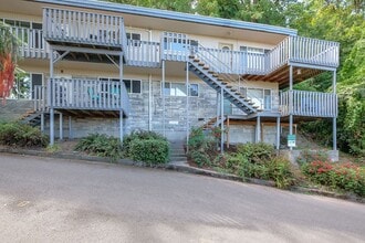 Building Photo - 3425 SW Barbur Blvd