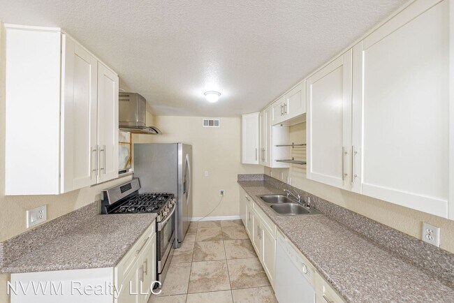 Building Photo - 5 br, 3.5 bath House - 7089 Mountain Moss Dr