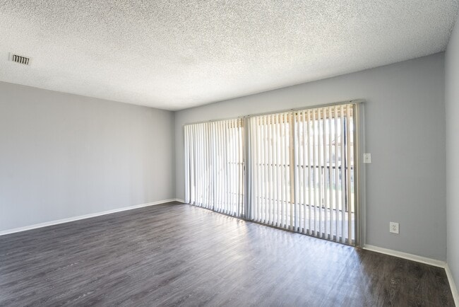Building Photo - River View Apartments