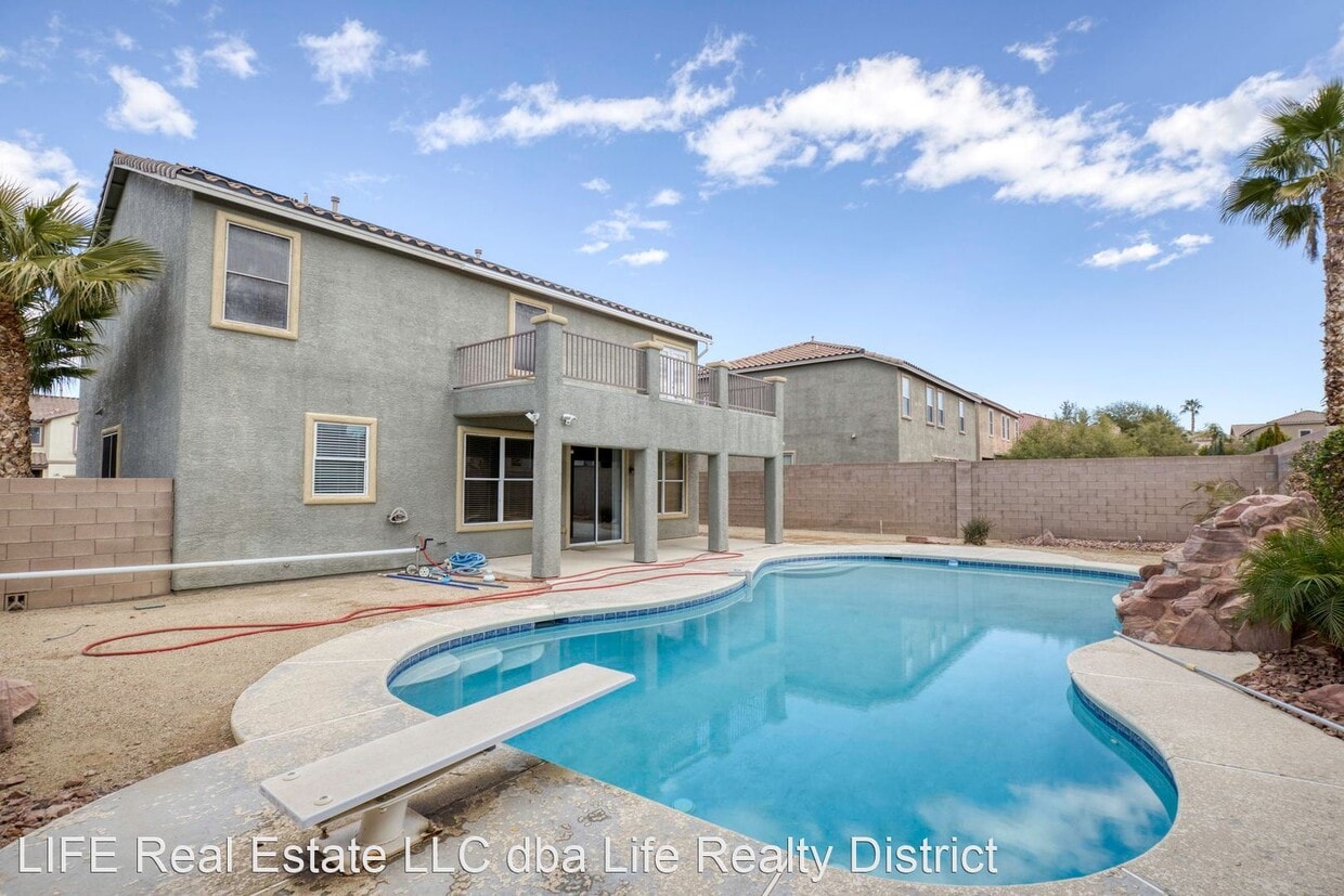 Primary Photo - 4 br, 2.5 bath House - 811 Wintersweet Rd.