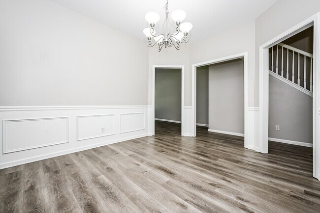 Building Photo - 137 Lantana Dr