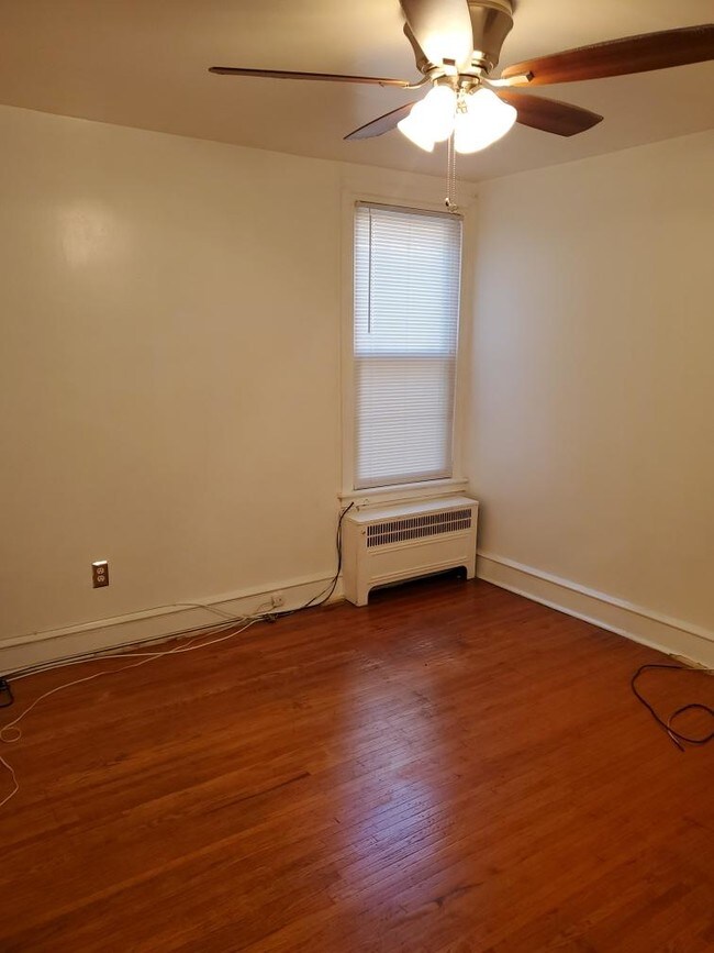 Foto del edificio - 7238 Forrest Ave