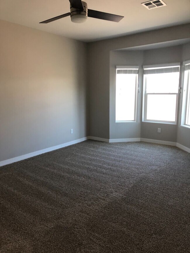 Foto del edificio - Somerton Amanacer Townhome