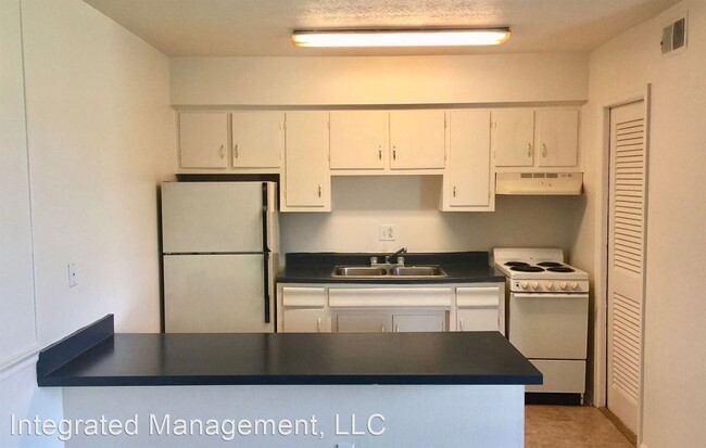 Building Photo - 2085 Fontaine Rd