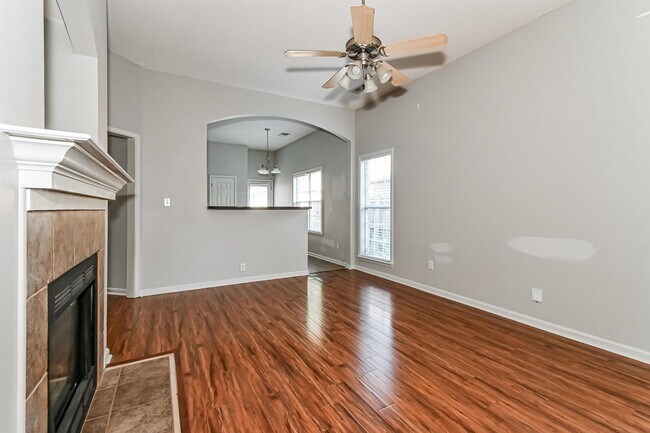 Foto del edificio - 6967 Parkbrook Ln