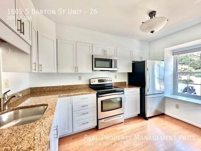 Building Photo - Light & Bright Arlington Townhouse- Backs ...