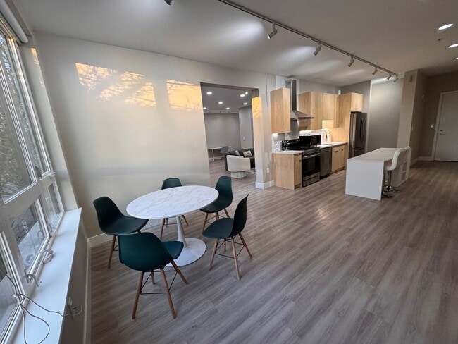 Interior Photo - Hawthorne @ Ladd's - 1 & 2 Bedroom Apartme...