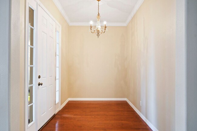 Building Photo - Baldwin Park Beauty