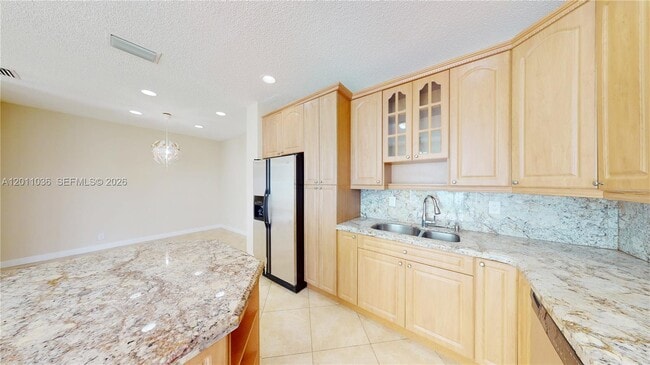Foto del edificio - 897 Briar Ridge Rd