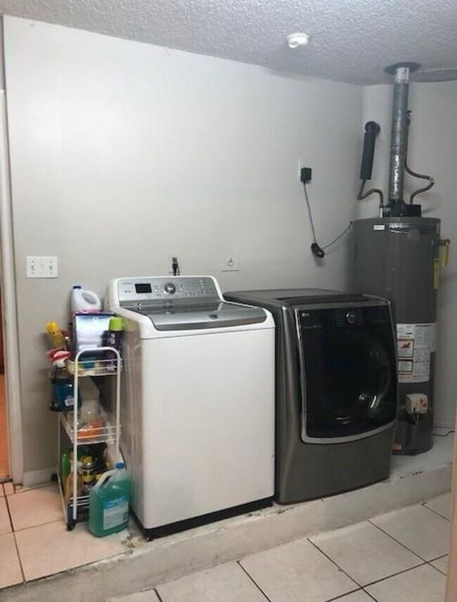 Foto del edificio - 7858 NW 189th St