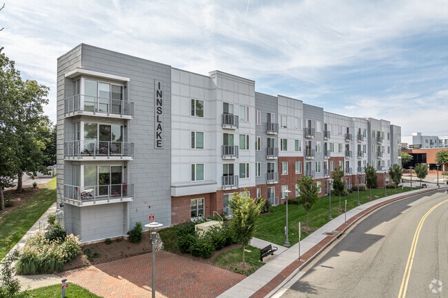 Building Photo - Innslake Place