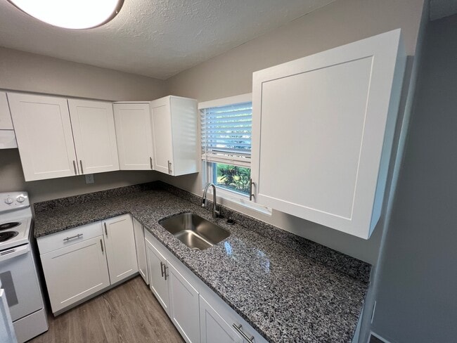 Building Photo - 1 Bed/1 Bath - Unit 4