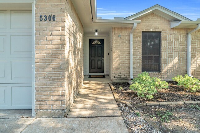 Foto del edificio - 5306 Town Park Blvd